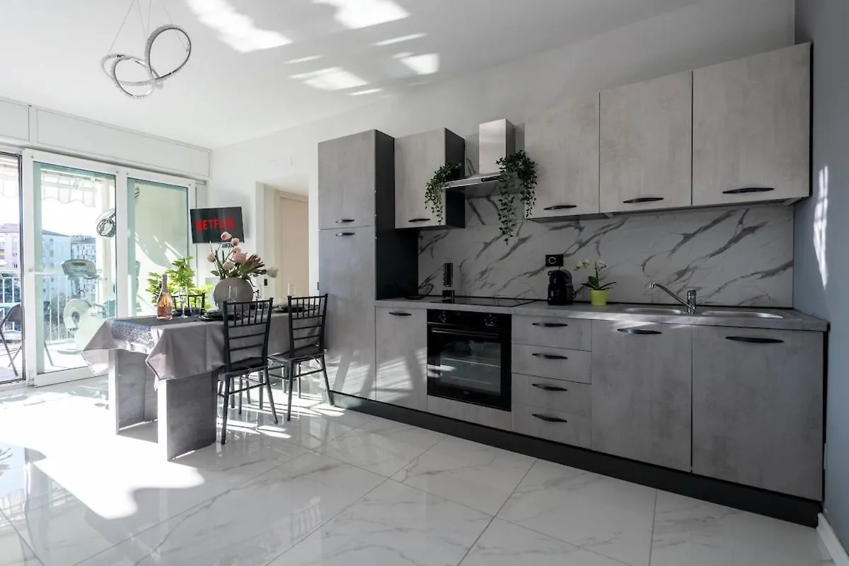 New Apartment With 4 Bedrooms Milan 0*,  Italy
