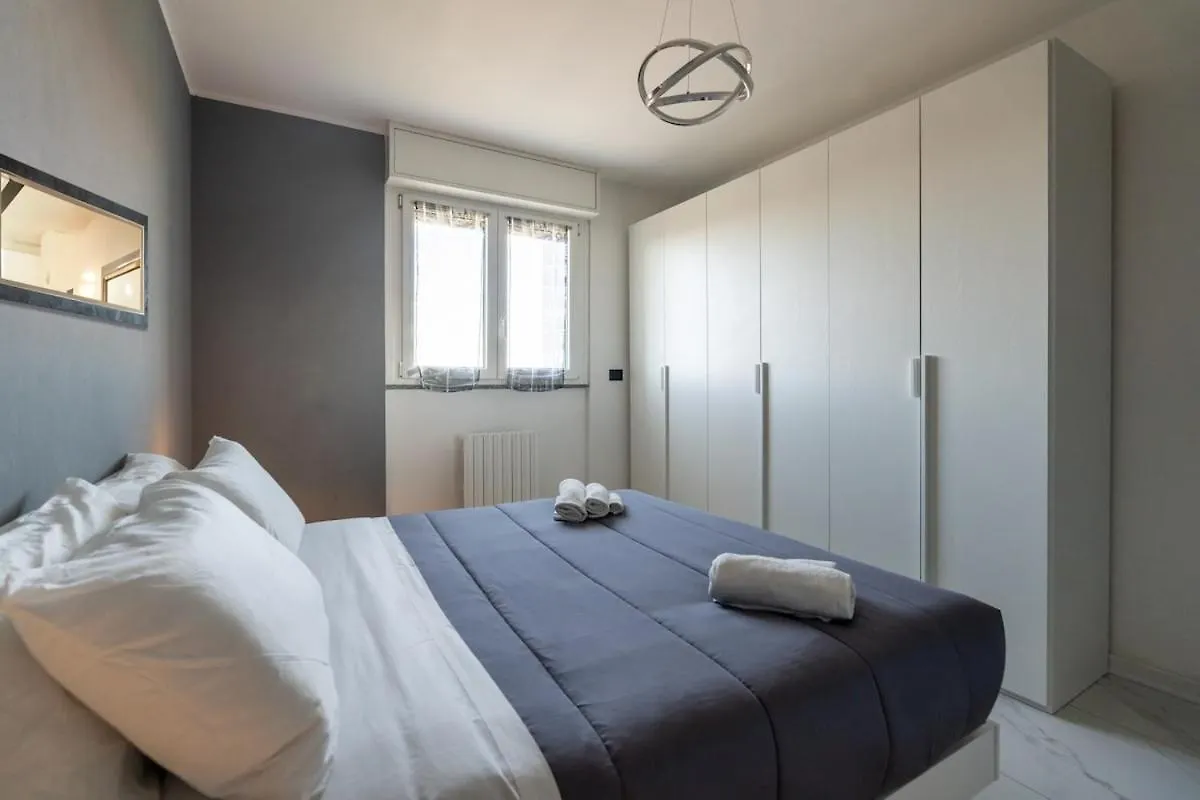 New Apartment With 4 Bedrooms Milan 0*,
